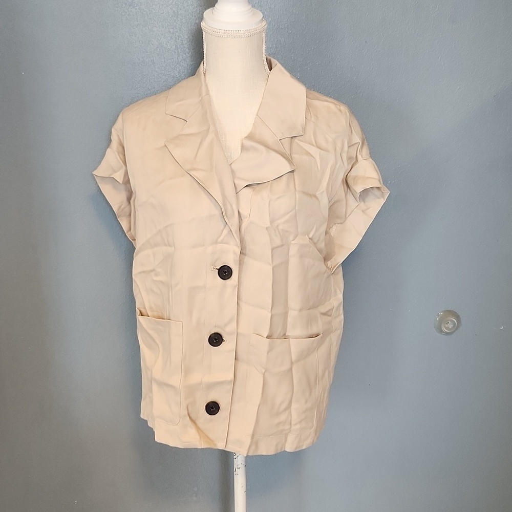 NWOT Cupcakes and Cashmere short sleeve button-down colared shirt Minimalist